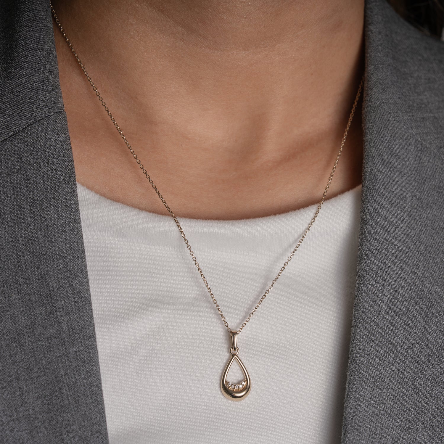 teardrop necklace